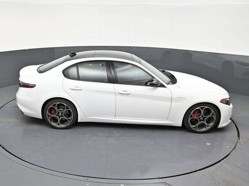 Used 2024 Alfa Romeo Giulia Veloce RWD image 17