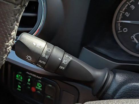 Used 2022 Toyota Tacoma TRD Off-Road AWD/4WD image 15