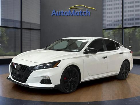 Used 2022 Nissan Altima 2.5 SR w/ Midnight Edition Package FWD image 4