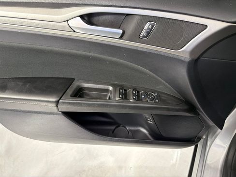 Used 2020 Ford Fusion SE FWD image 11