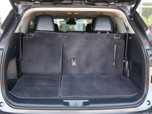 Used 2022 Toyota Highlander XLE FWD image 9
