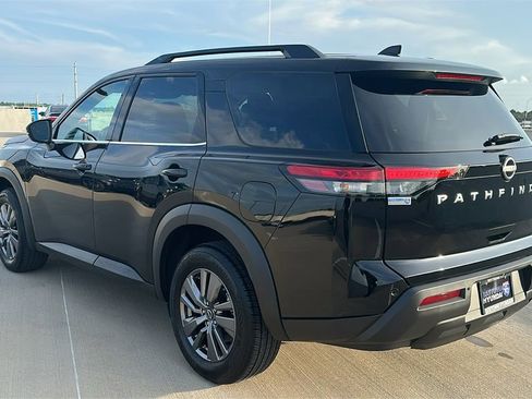 Used 2025 Nissan Pathfinder SV FWD image 10