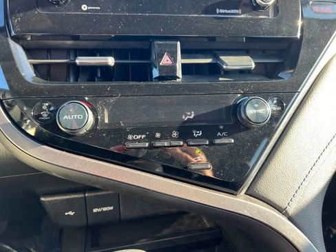 Used 2022 Toyota Camry SE image 14