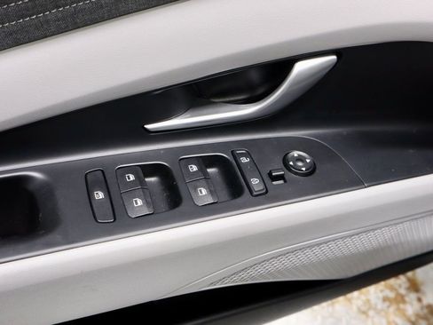 Certified 2025 Hyundai Elantra Limited w/ Cargo Package image 24