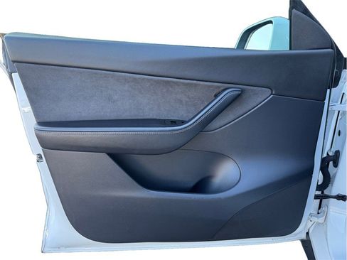 Used 2020 Tesla Model Y Long Range image 14