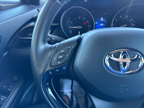 Used 2018 Toyota C-HR XLE FWD image 25