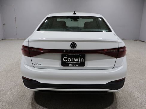 Used 2025 Volkswagen Jetta Sport FWD image 3