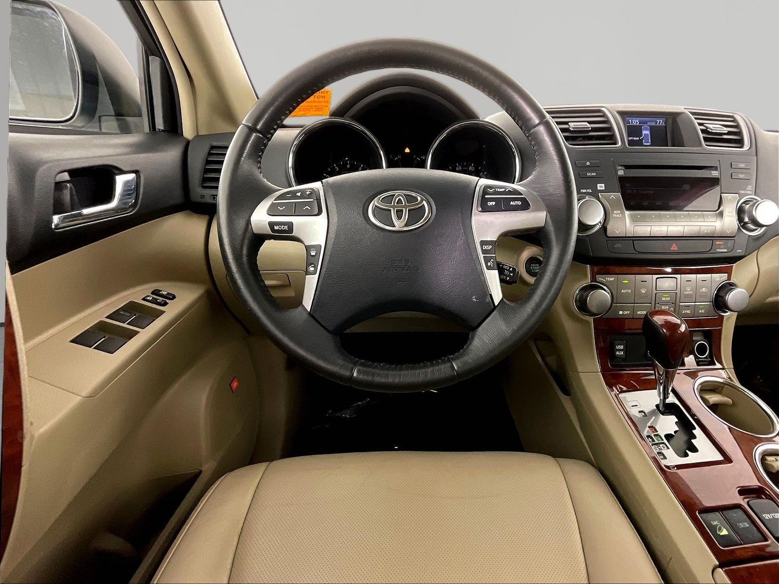 Used 2012 Toyota Highlander Limited w/ Tow Pkg AWD/4WD image 8