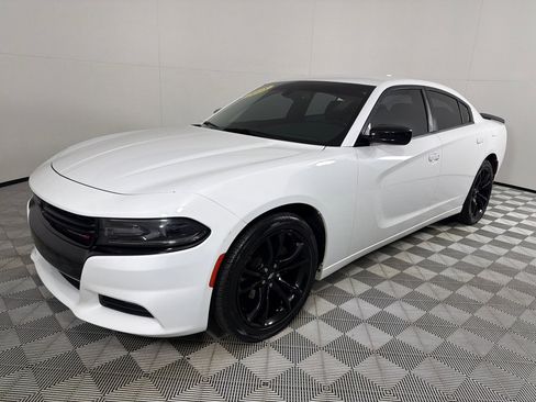 Used 2018 Dodge Charger SXT Plus w/ Blacktop Package RWD image 9