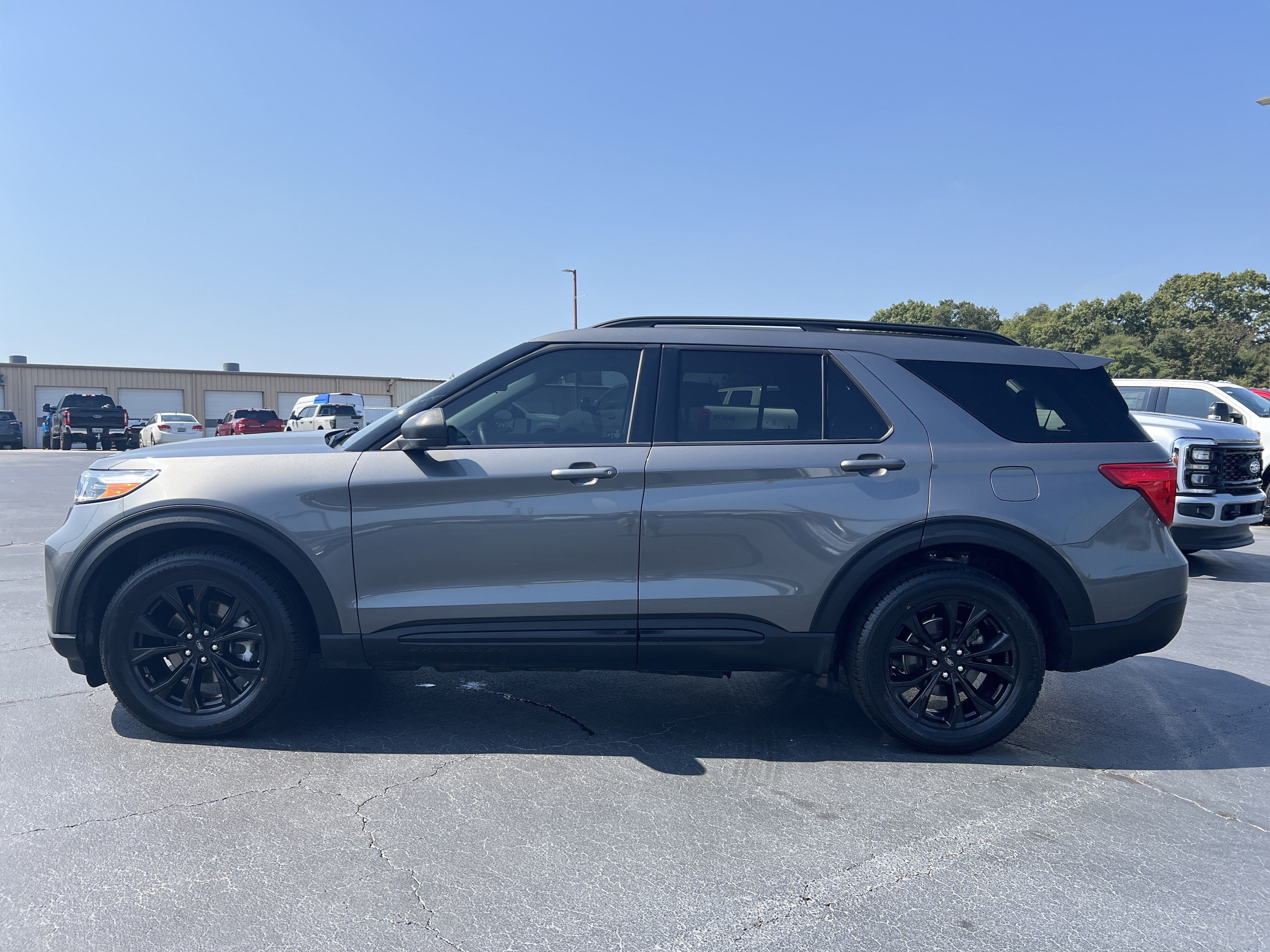 Used 2023 Ford Explorer XLT w/ Equipment Group 202A AWD/4WD image 8