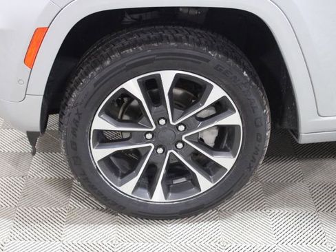 Used 2022 Jeep Grand Cherokee Overland w/ Luxury Tech Group IV image 40