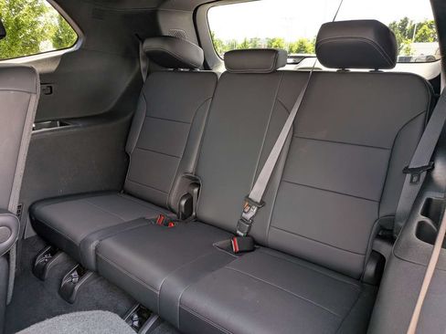 Used 2025 Buick Enclave Preferred w/ Power Package FWD image 13