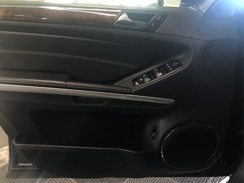 Used 2011 Mercedes-Benz GL 450 4MATIC image 17