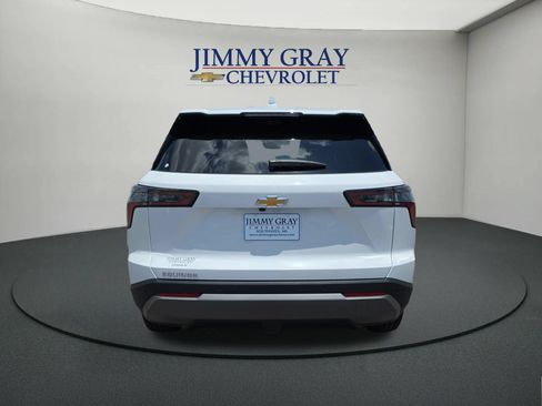 New 2026 Chevrolet Equinox LT w/ Convenience Package II FWD image 4