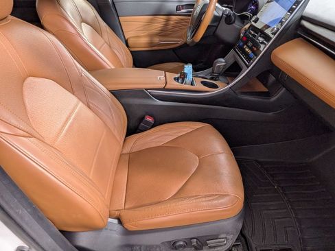 Used 2019 Toyota Avalon Limited FWD image 28