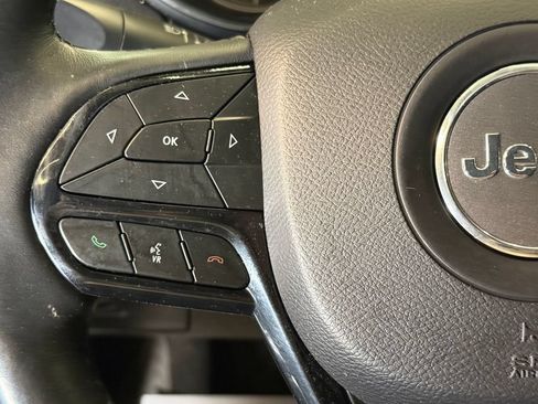 Used 2019 Jeep Cherokee Latitude Plus AWD/4WD image 11