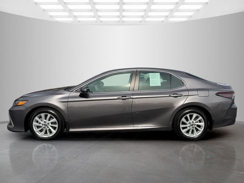 Used 2023 Toyota Camry LE image 3