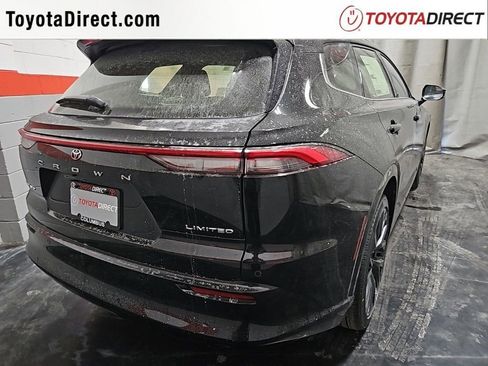 New 2025 Toyota Crown Signia image 7