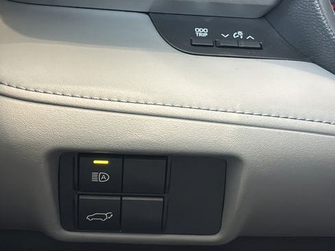 Used 2022 Toyota Highlander LE FWD image 37