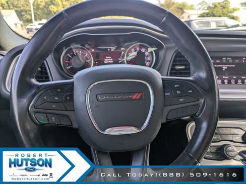 Used 2019 Dodge Challenger SXT image 17
