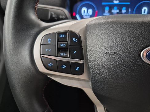 Used 2025 Ford Explorer Active RWD image 26