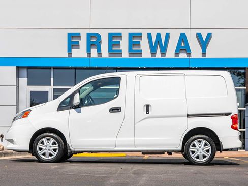 Used 2020 Nissan NV200 SV FWD image 2