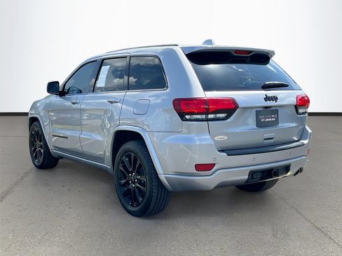 Used 2018 Jeep Grand Cherokee Altitude RWD image 5