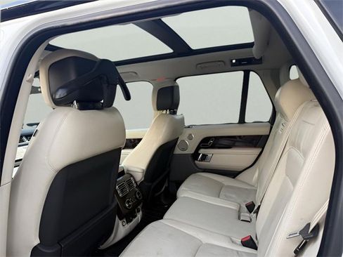 Used 2020 Land Rover Range Rover HSE image 21