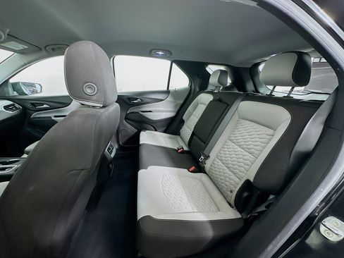 Used 2021 Chevrolet Equinox LS image 25