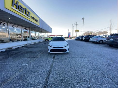 Used 2025 Toyota Camry LE image 15