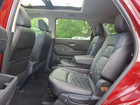 Used 2023 Nissan Pathfinder Platinum w/ Lighting Package (N93) AWD/4WD image 11