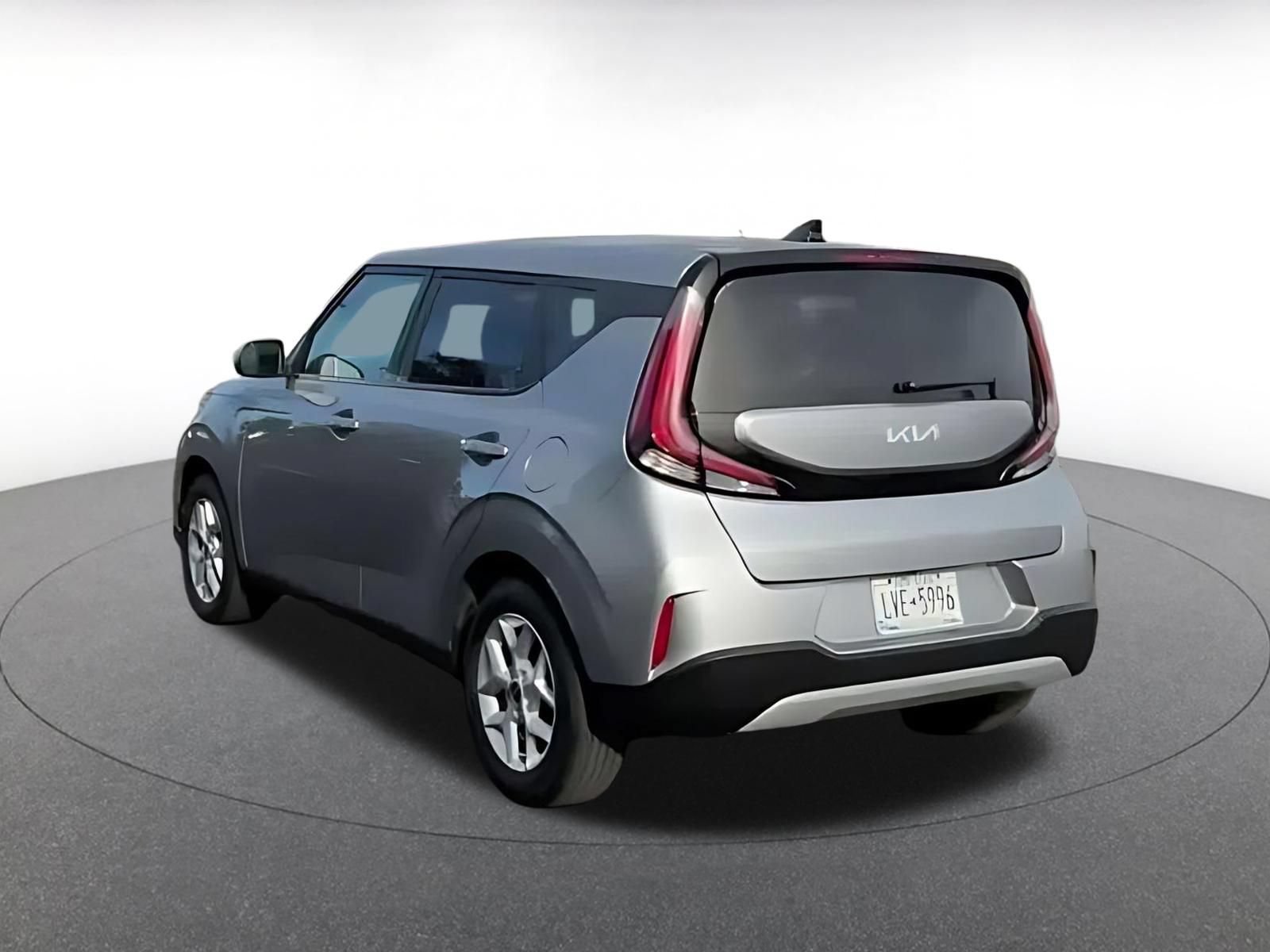 Used 2025 Kia Soul LX w/ LX Technology Package FWD image 10