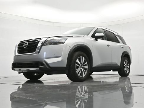 Certified 2025 Nissan Pathfinder SL FWD image 38