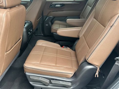 Used 2025 Chevrolet Tahoe High Country AWD/4WD image 22