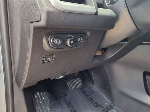 Used 2024 GMC Terrain SLT FWD image 15