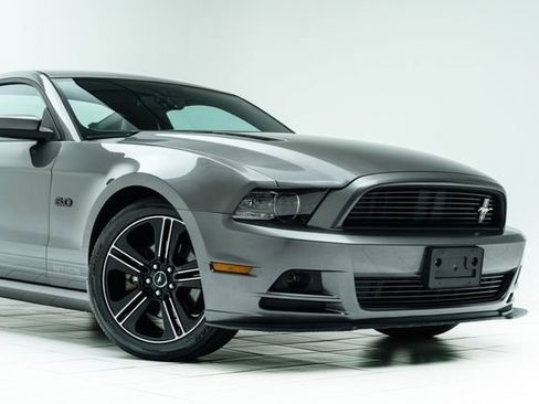 Used 2013 Ford Mustang GT Premium image 4