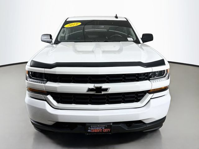 Used 2019 Chevrolet Silverado 1500 Custom w/ Custom Convenience Package AWD/4WD image 2