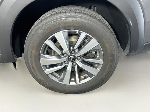 Used 2025 Nissan Pathfinder SL AWD/4WD image 11
