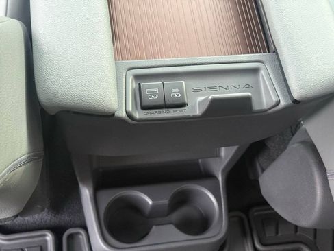 Used 2021 Toyota Sienna XLE w/ XLE Plus Package AWD/4WD image 29