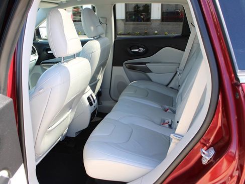 Used 2019 Jeep Cherokee Limited AWD/4WD image 10