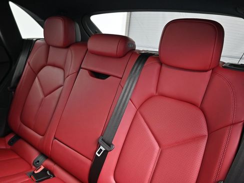 Used 2026 Porsche Macan AWD/4WD image 6