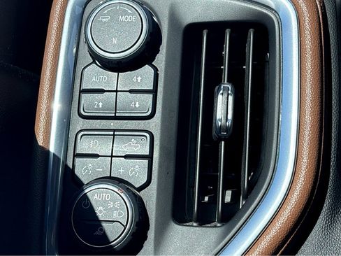 Used 2022 Chevrolet Silverado 1500 High Country image 16