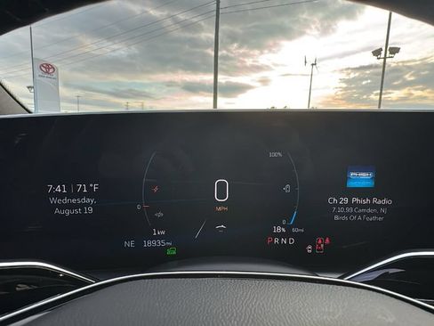 Used 2025 Cadillac Lyriq Luxury AWD/4WD image 18