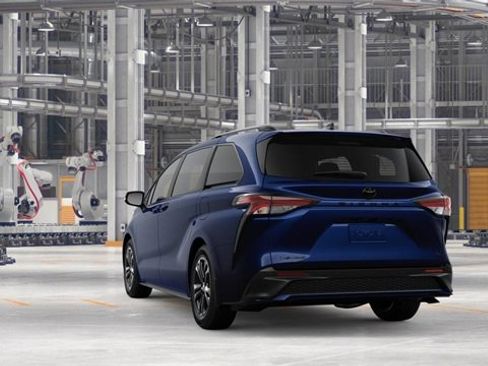 New 2026 Toyota Sienna XSE image 7