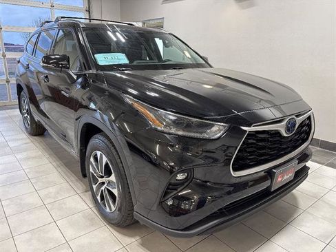 Used 2021 Toyota Highlander XLE AWD/4WD image 5