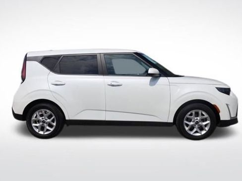 Used 2023 Kia Soul S FWD image 14