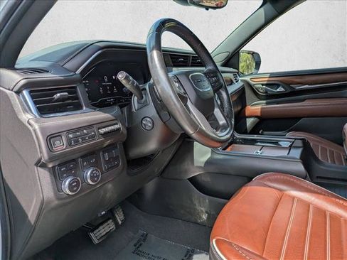 Used 2023 GMC Yukon XL Denali Ultimate AWD/4WD image 10