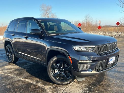 Used 2024 Jeep Grand Cherokee Limited w/ Luxury Tech Group II image 6