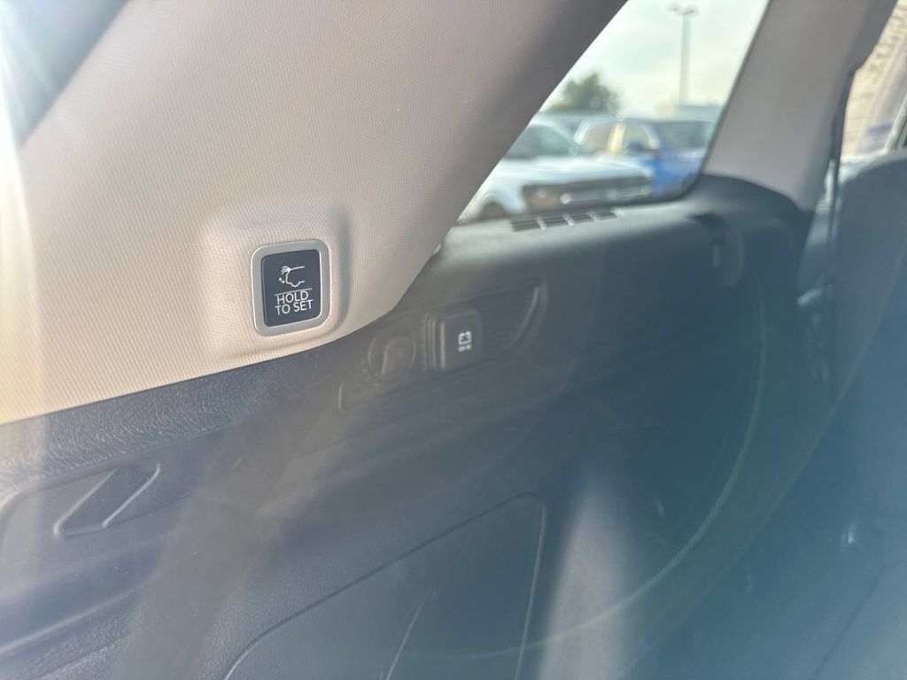 Used 2024 Jeep Grand Cherokee Limited 4xe AWD/4WD image 13