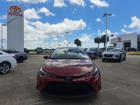Used 2022 Toyota Corolla LE FWD image 2